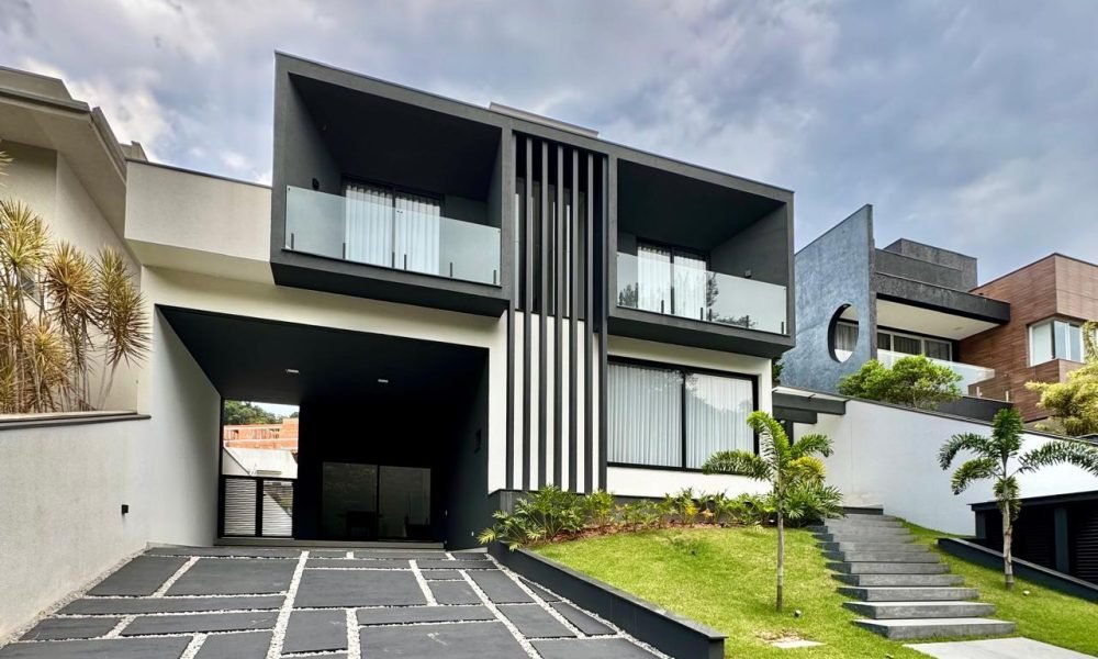 ✨ Viva no melhor de Arujá. ✅ 5 suítes | 431 m² construídos | R$ 5.000.000 📲 Agende sua visita com a Next Empreendimentos