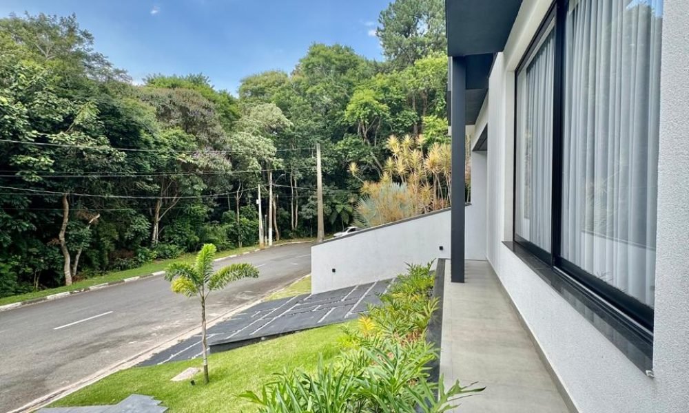 ✨ Viva no melhor de Arujá. ✅ 5 suítes | 431 m² construídos | R$ 5.000.000 📲 Agende sua visita com a Next Empreendimentos
