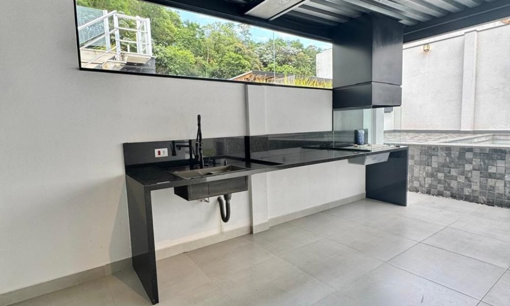 Ideal para reunir família e amigos com estilo e praticidade