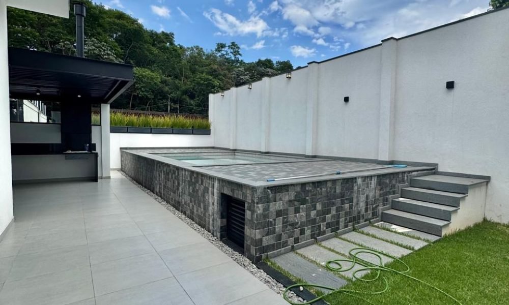 Ideal para reunir família e amigos com estilo e praticidade