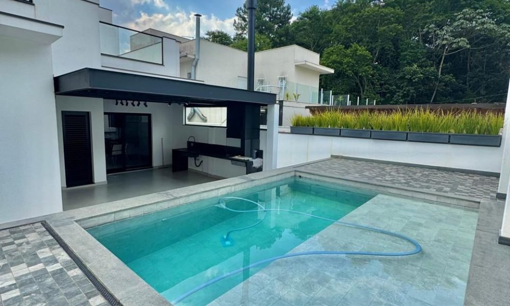 🏡 Bem-vindo ao seu novo lar de alto padrão! Conheça esta residência espetacular no Arujá Verdes Lagos