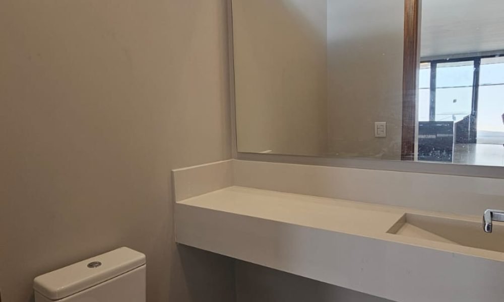 🚿 Banheiros espaçosos e com acabamento de alto padrão em todos os detalhes